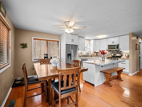 3rd image of 9341 Center Ln