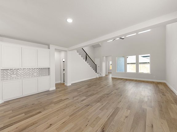 5th image of 14506 Herschel St