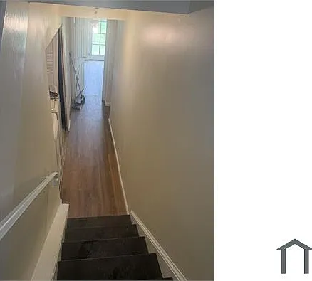 7 bed, 2400 sqft, $7,740 — Photo 2