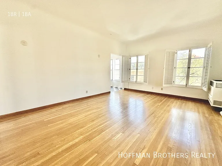 5044 Rosewood Ave — Photo 4