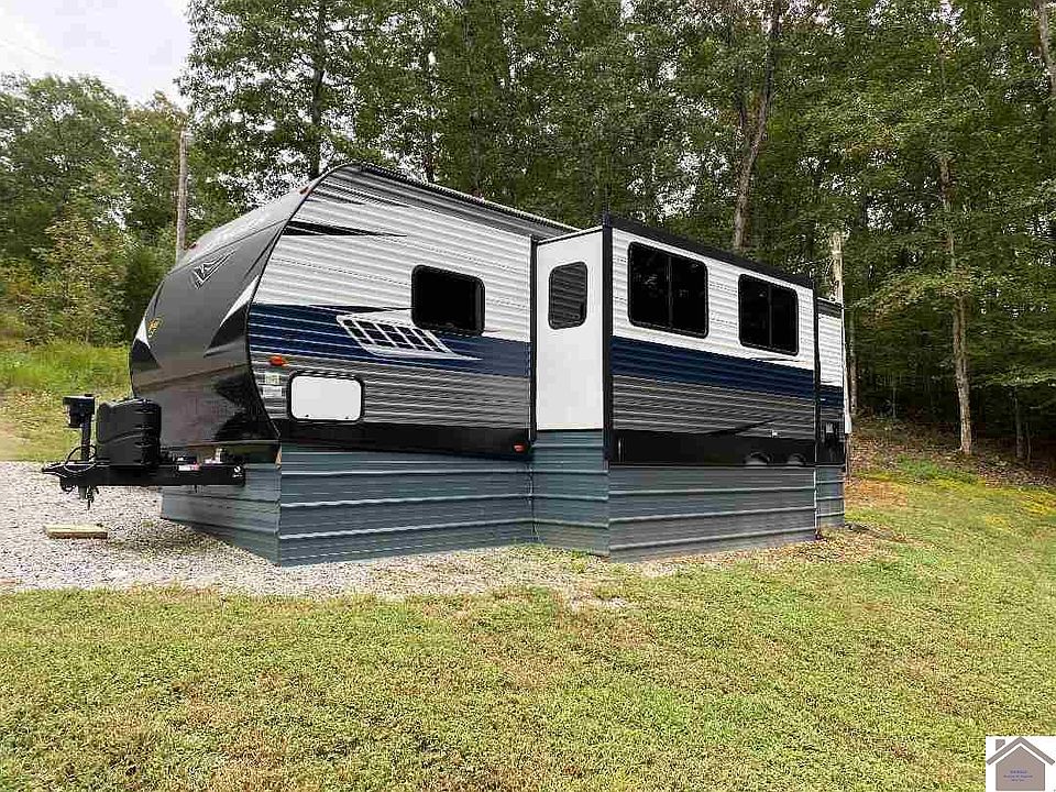 1st image of 32 Pebble Dr