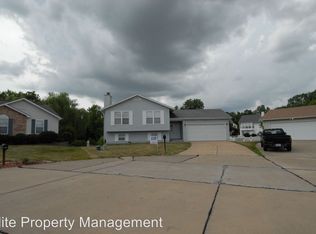 215 Goldeneye Ct, Saint Peters, MO 63376