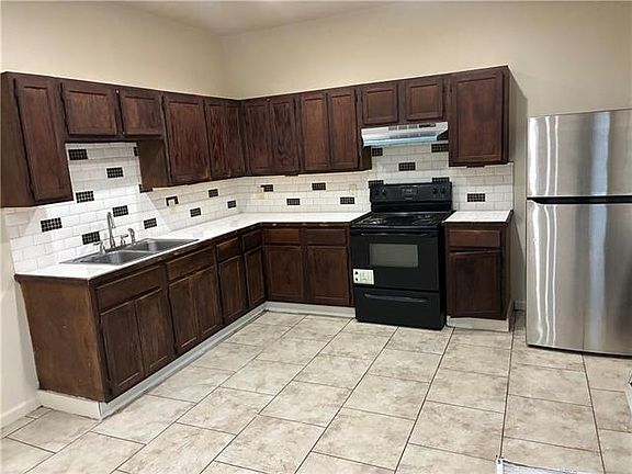 3rd image of 2320 Amelia St
