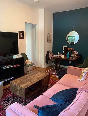 Rented by M.Grossman R.E. Management | media 9