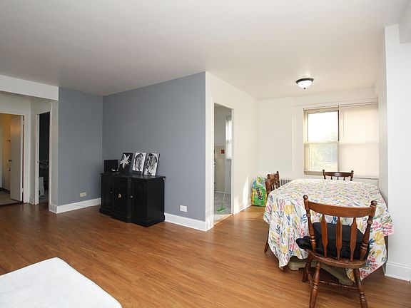 3rd image of 2606 W Balmoral Ave APT 408