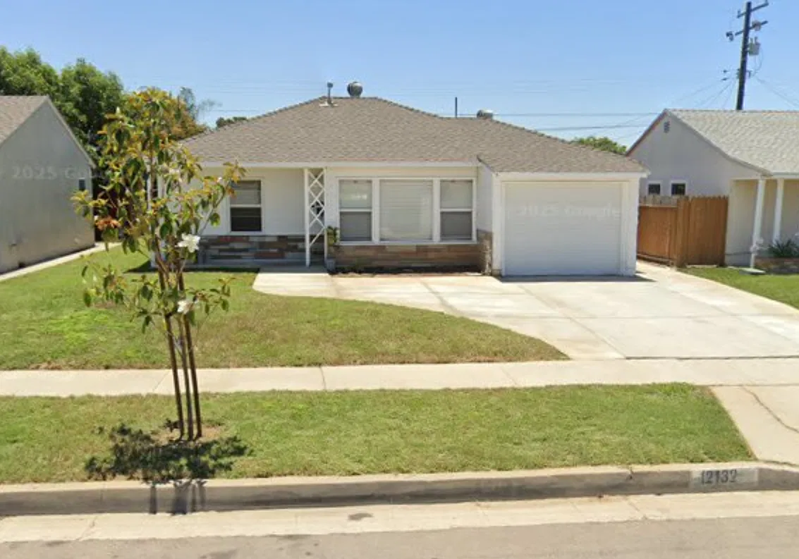 2 bed, 800 sqft, $3,600 — Photo 1