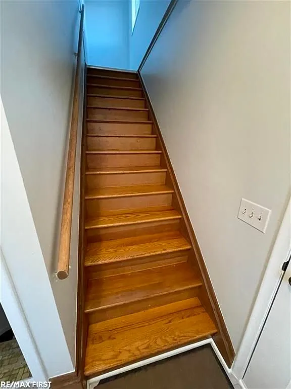 3 bed, 1.0 bath, 1280 sqft, $1,500 — Photo 2