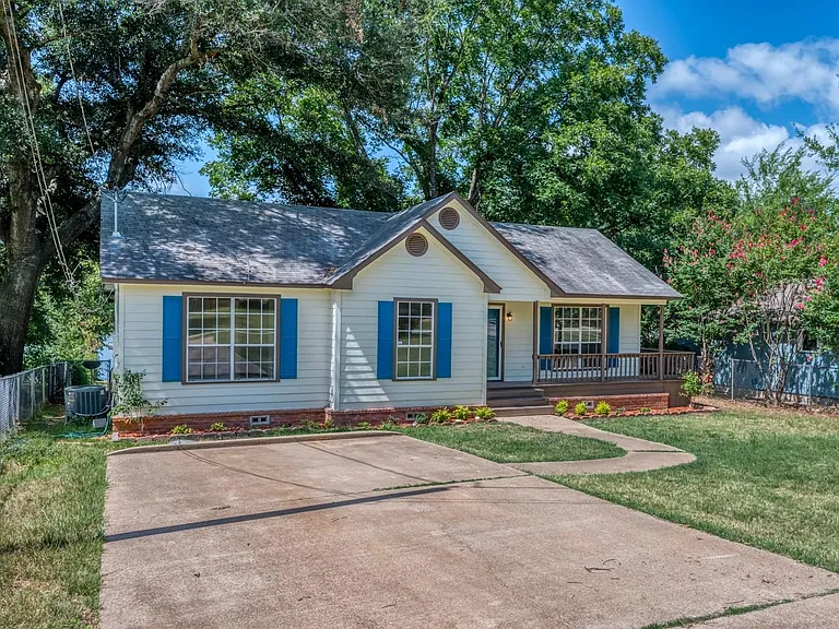 15509 Cedar Bay Dr — Photo 2