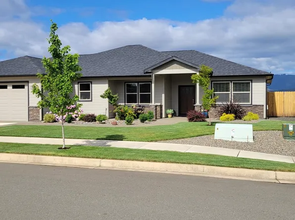 879 Pebble Creek St, Sutherlin, OR 97479