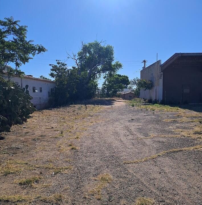 1st image of 221 N Carmichael Avenue #10671112