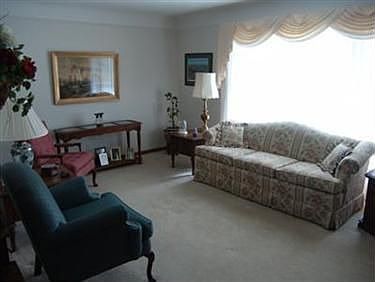 3rd image of 25101 Drakefield Ave