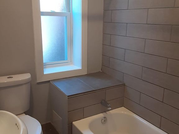 4th image of 123 W Weaver St #2