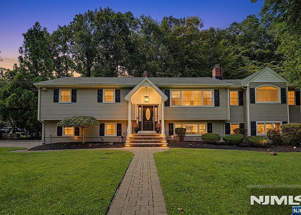 1st image of 62 Andrew Avenue
