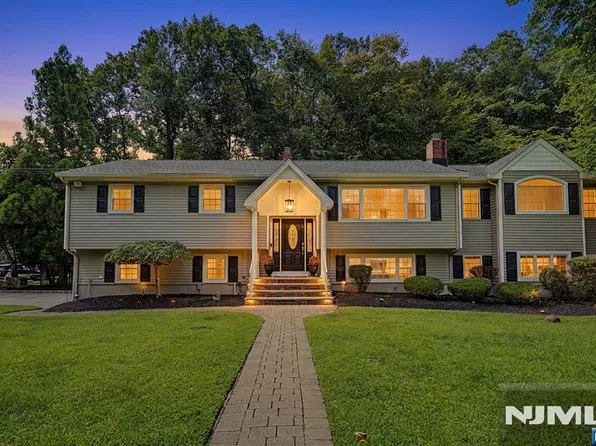 62 Andrew Avenue, Oakland, NJ 07436