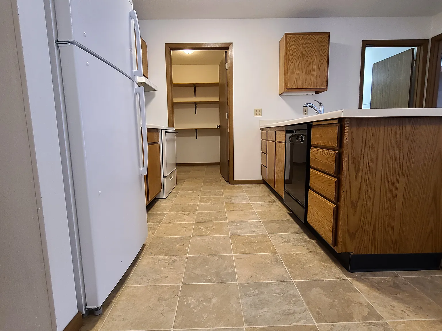 1 bed, 780 sqft, $925 — Photo 2
