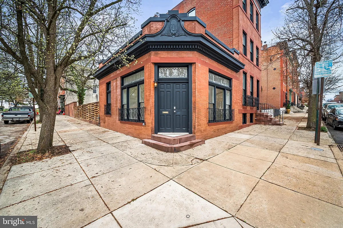 Building Photo - 1200 Bolton St