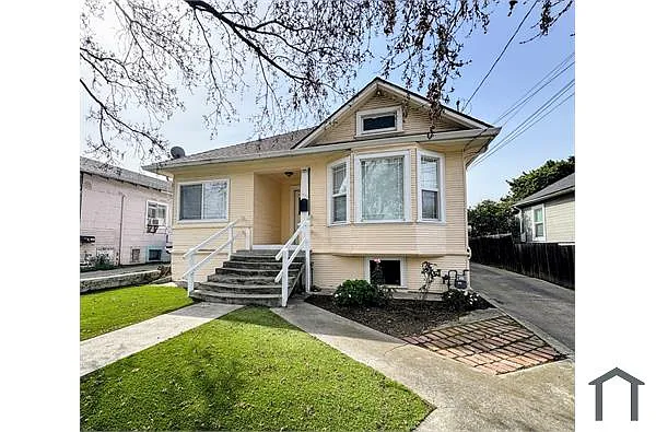 1475 Ford Ave photo 1