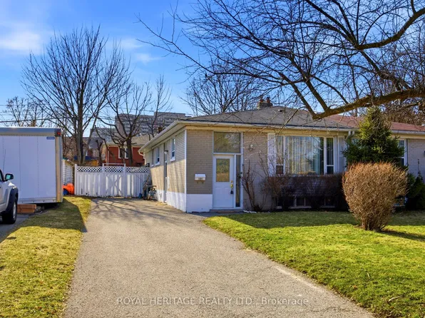 121 Tulloch Dr, Ajax, ON L1S 2S7