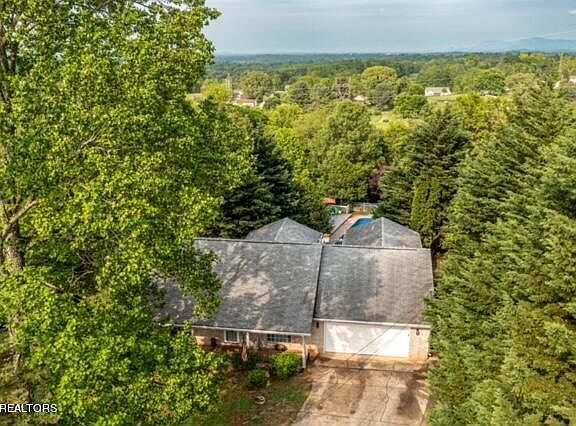 5th image of 860 Greenwich Dr