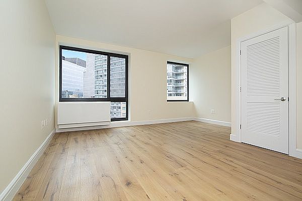 1st image of 2519 43rd Ave #604