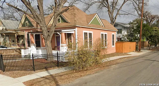 3 bed, 2.0 bath, 1174 sqft, $2,000 — Photo 3