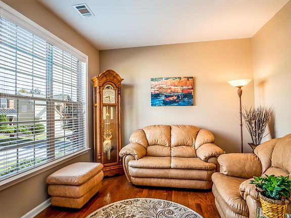 4th image of 518 Papillion Trce
