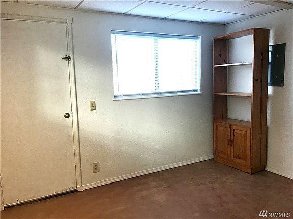 5th image of 862 Trinidad Ct NE