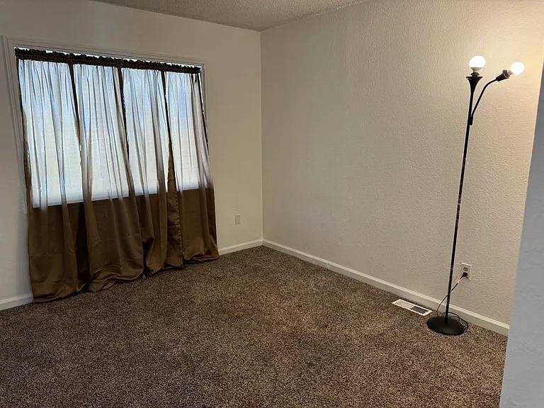 14205 Winchester Dr — Photo 6