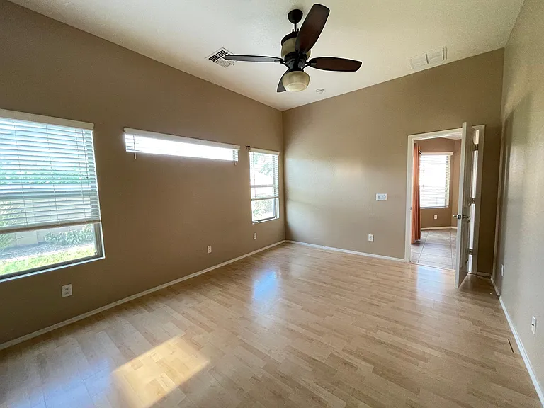 402 E Jasper Dr — Photo 8