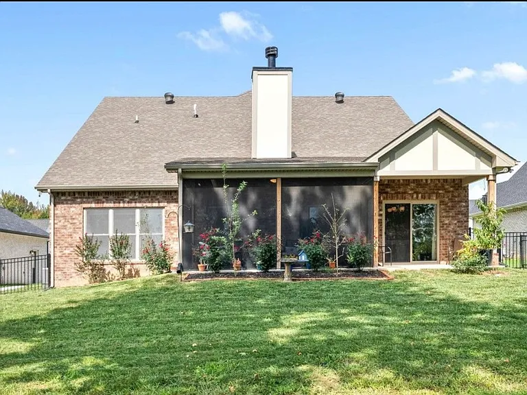 1515 Hereford Blvd — Photo 3