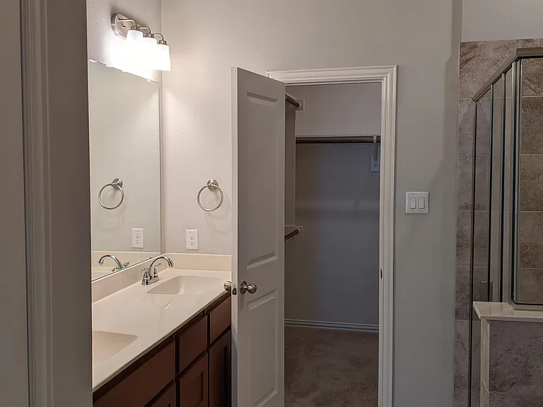 2571 Sarah Ln — Photo 11