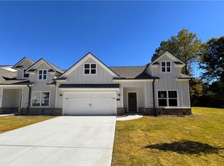 73 Village Ct #8, Cleveland, GA 30528