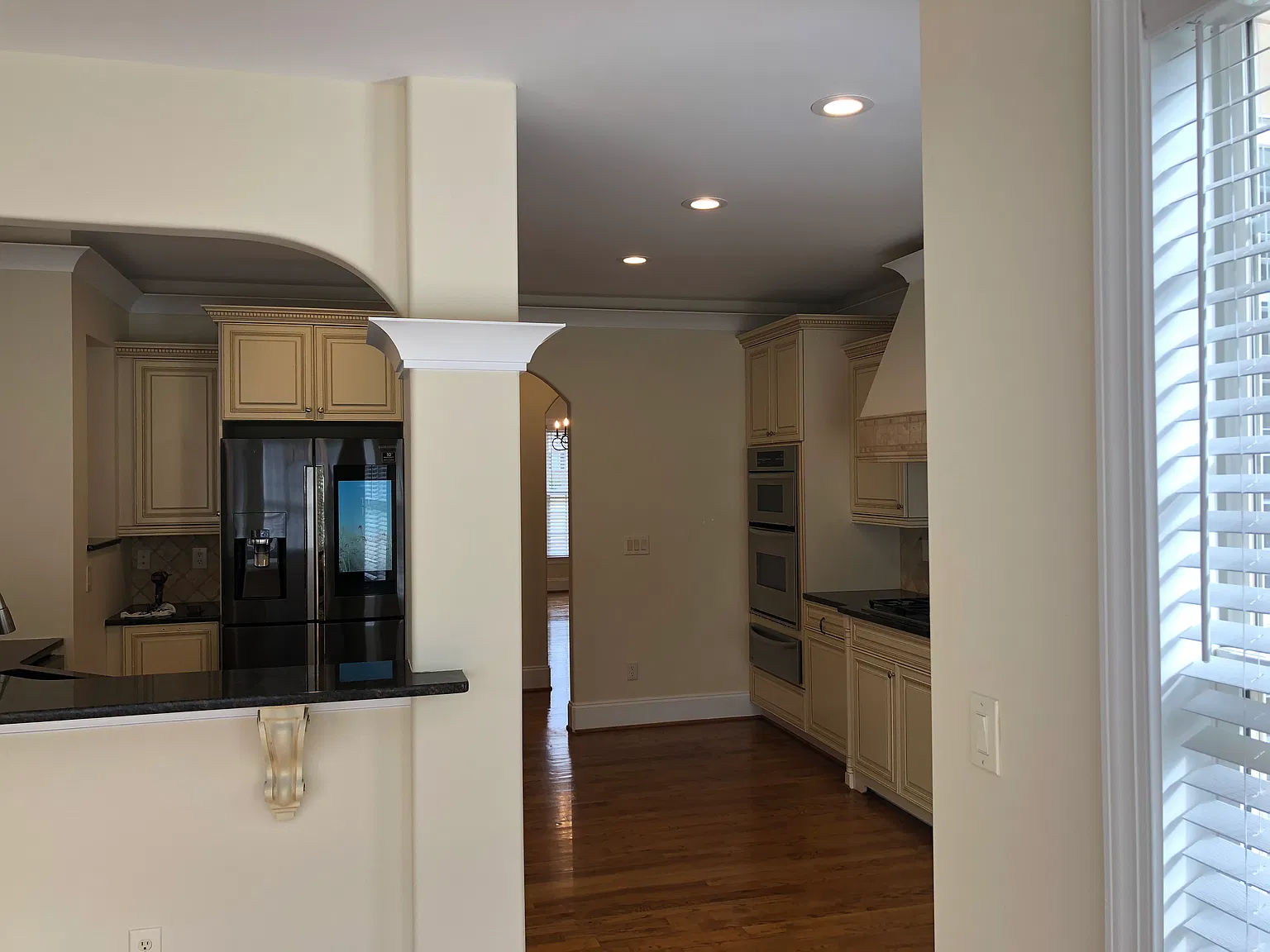 4 bed, 3.5 bath, 3200 sqft, $5,000 — Photo 2