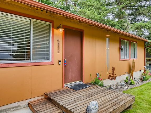 3rd image of 21404 NE 60th Pl