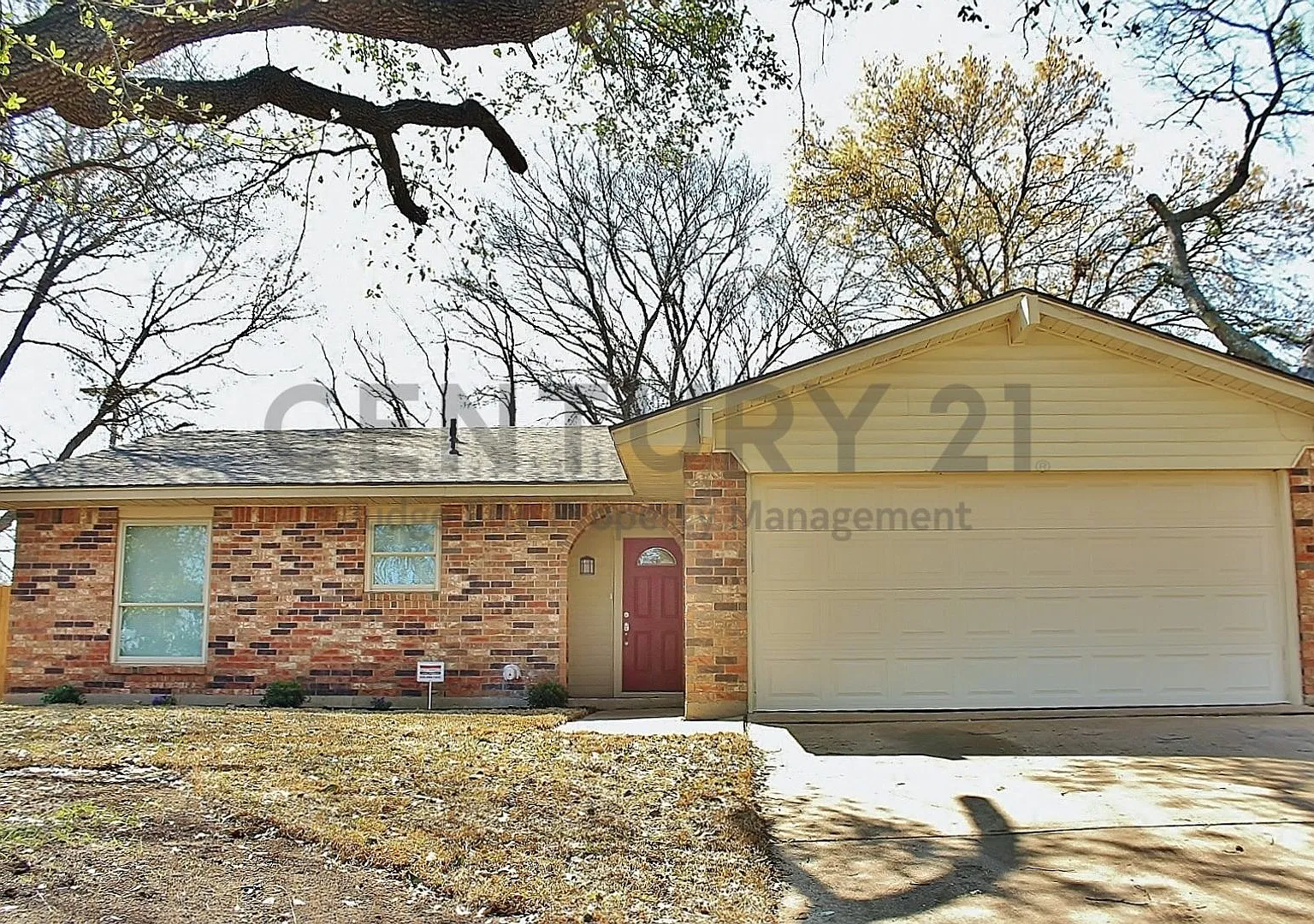 Lovely 3/2/2 in Duncanville For Rent! — Photo 1
