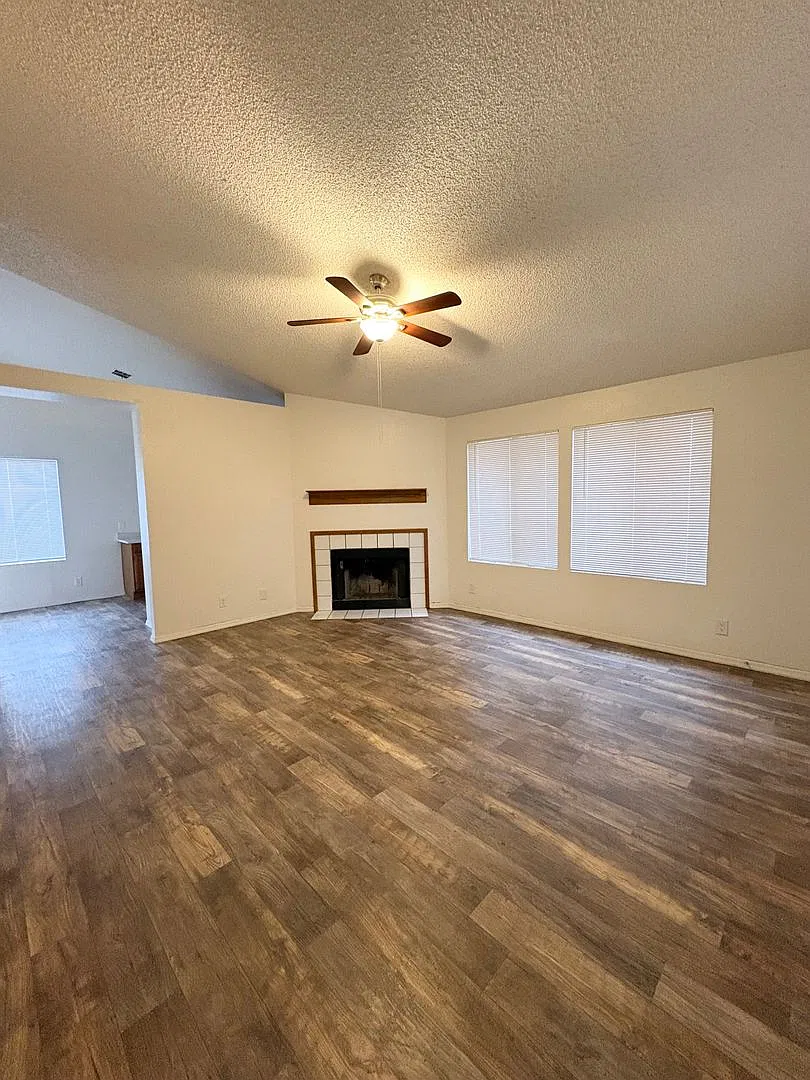 Available Now In Convenient Ahwatukee Location — Photo 4