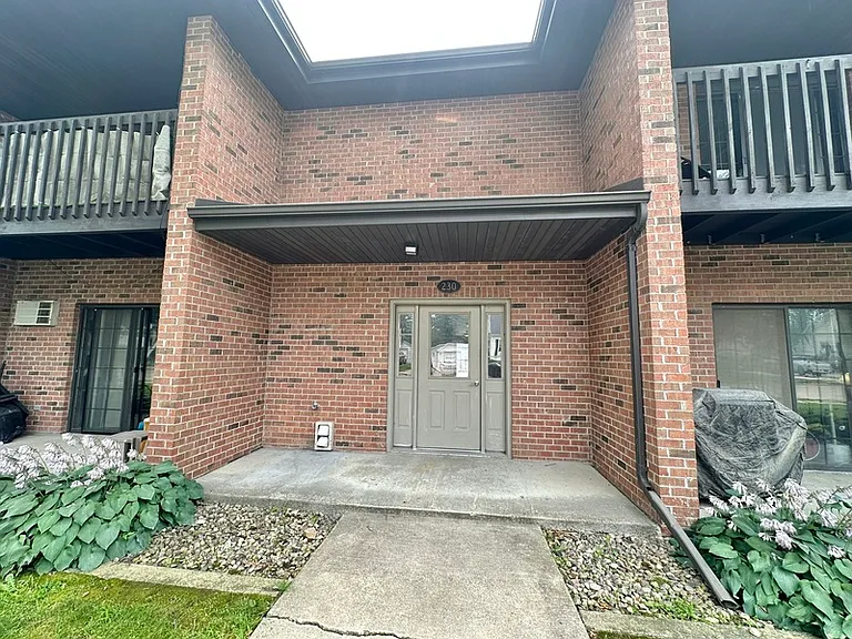 230 Robbins St #5 — Photo 15