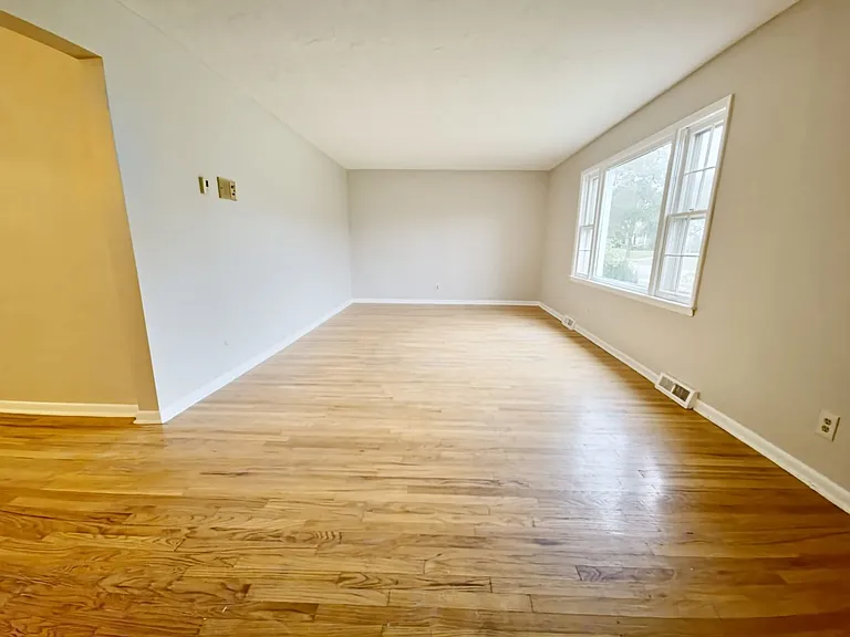 3427 Westbury Rd — Photo 4