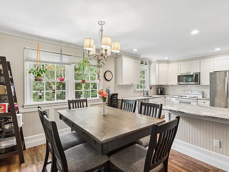 15 Fairview Ave — Photo 1
