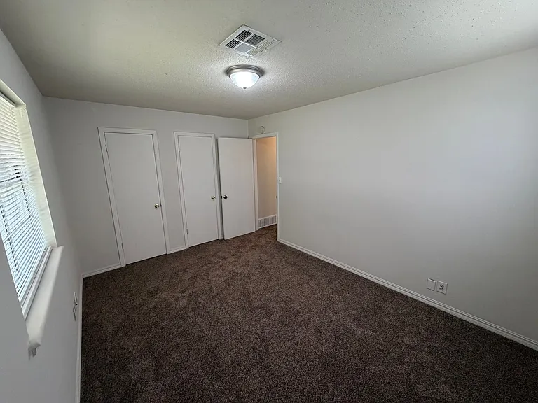 1011 Raleigh Cir — Photo 17
