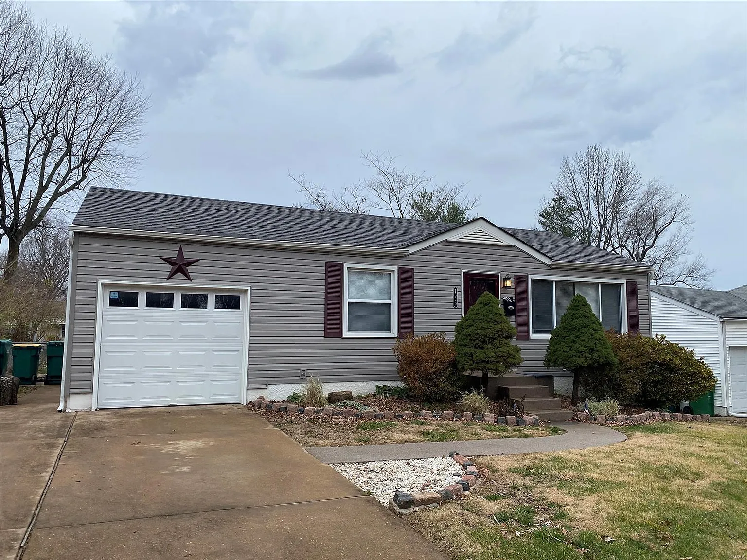 1030 Addison Dr photo 1