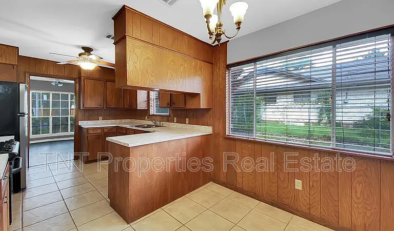 1103 Glade St — Photo 11