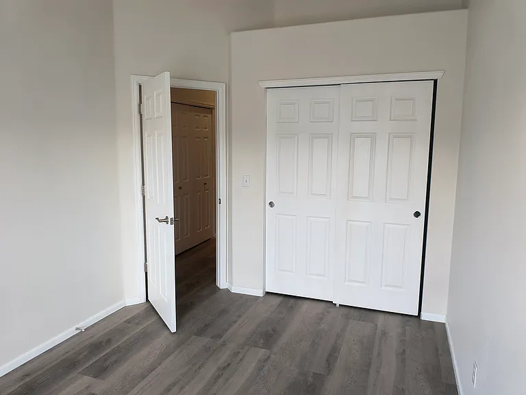 8385 Stonybridge Cir — Photo 18