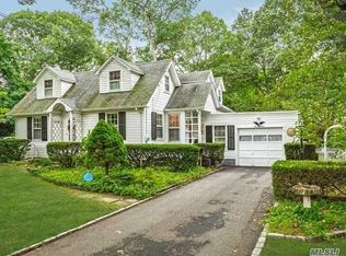 74 E 17th St, Huntington Station, NY 11746