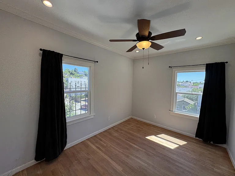 902 N Vendome St #902 — Photo 7