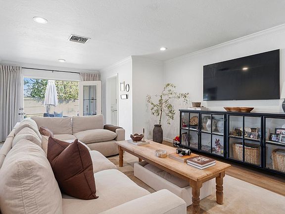 4th image of 6109 Coyle Ave
