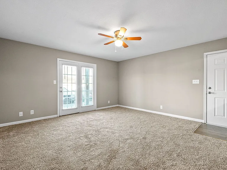2 Bedroom Apartment For Rent Near Post! — Photo 6