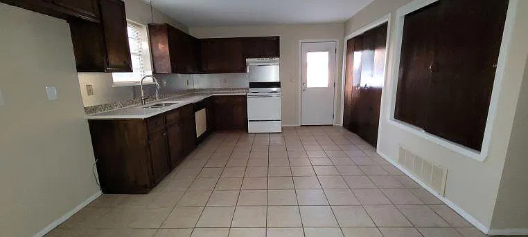 2 bed, 1000 sqft, $1,200 — Photo 3