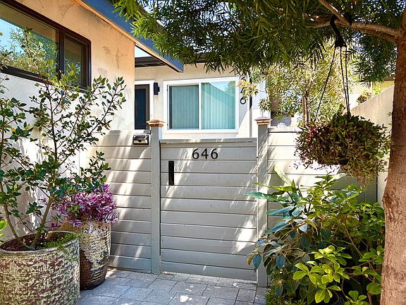 Entry to back house rental.