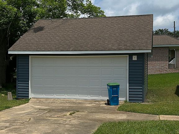 3rd image of 3812 Willow St
